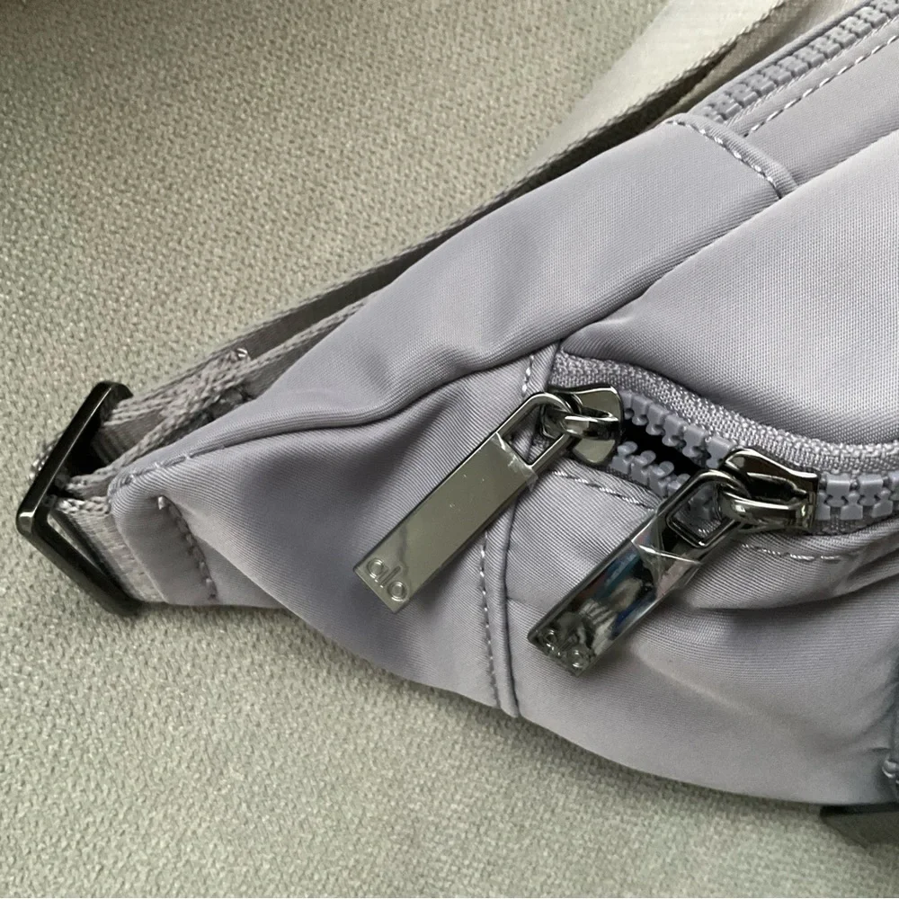 Alo Yoga Explorer Fanny Pack Fog